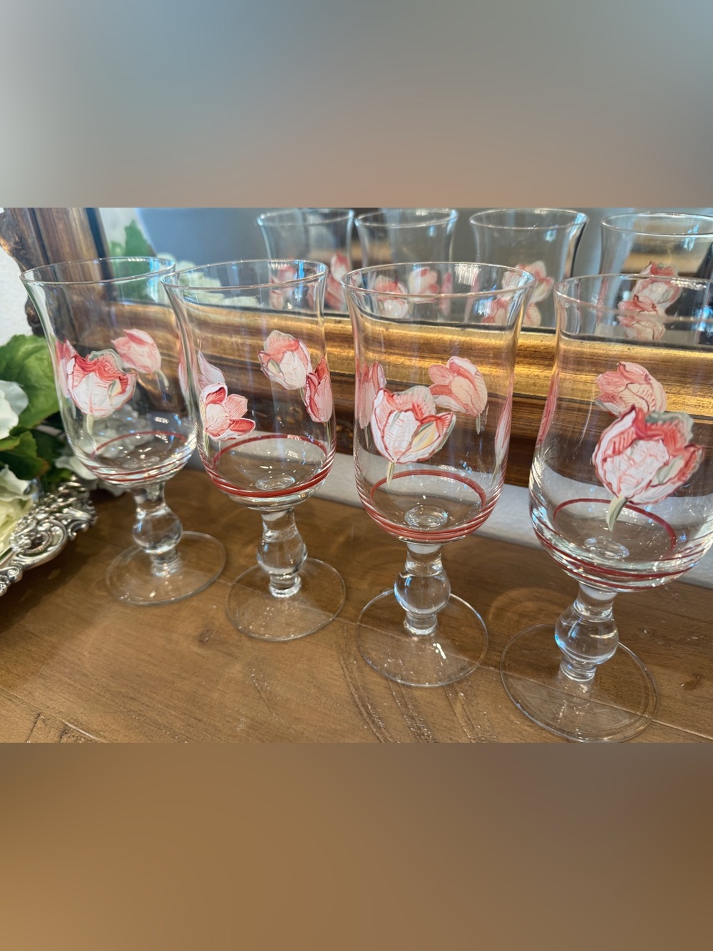 Set of 4 Hand Painted Tulip Floral Stemmed Water Wine Glasses - Picture 4 of 8
